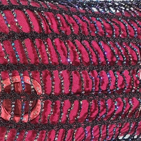 Unique scallop weave oil slick beaded top - Picture 5 of 6